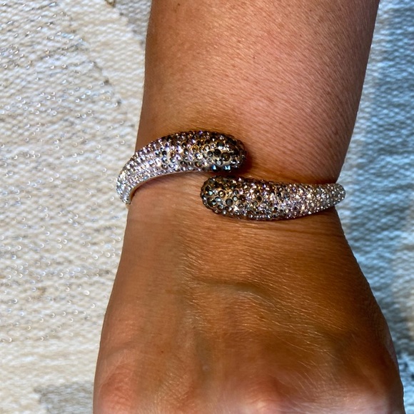 SOLD!!!Swarovski ombre bracelet - Picture 5 of 15